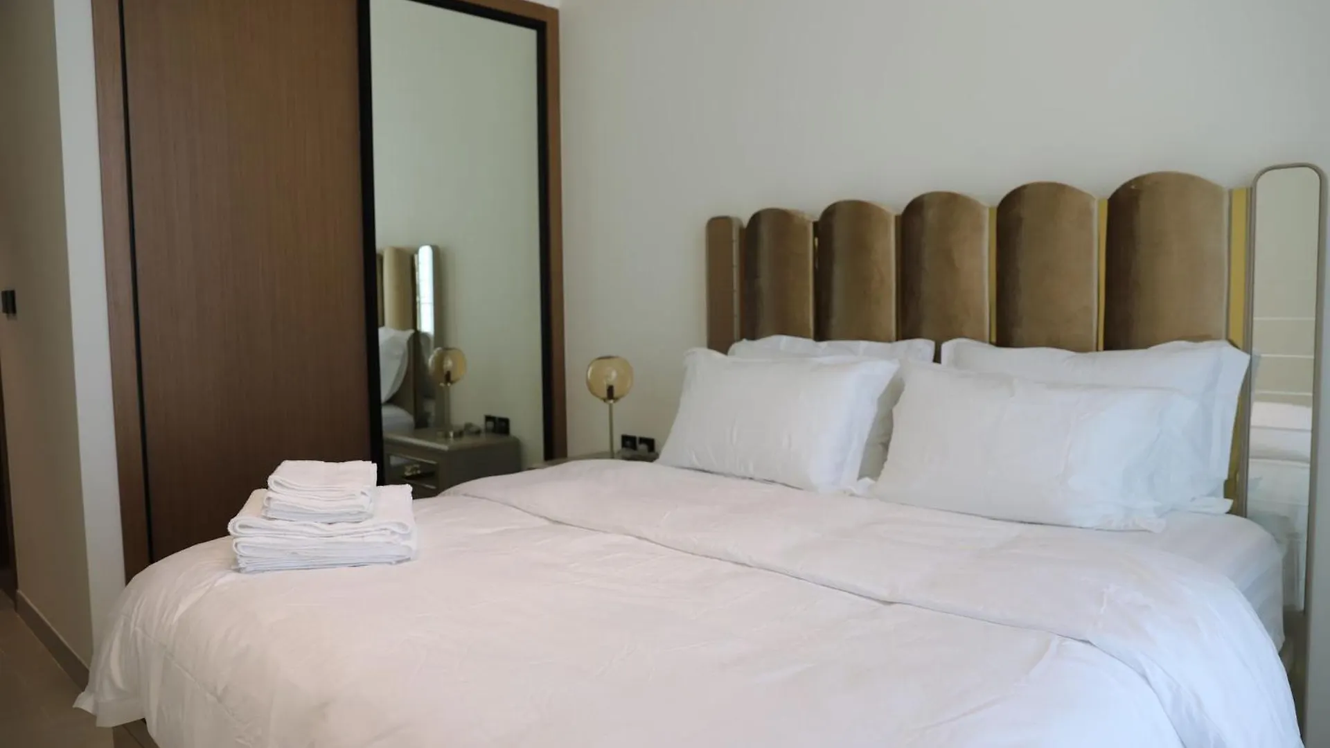 Serene Dubai Apartment With Private Indoor Pool 0*,  Emiratos Árabes Unidos