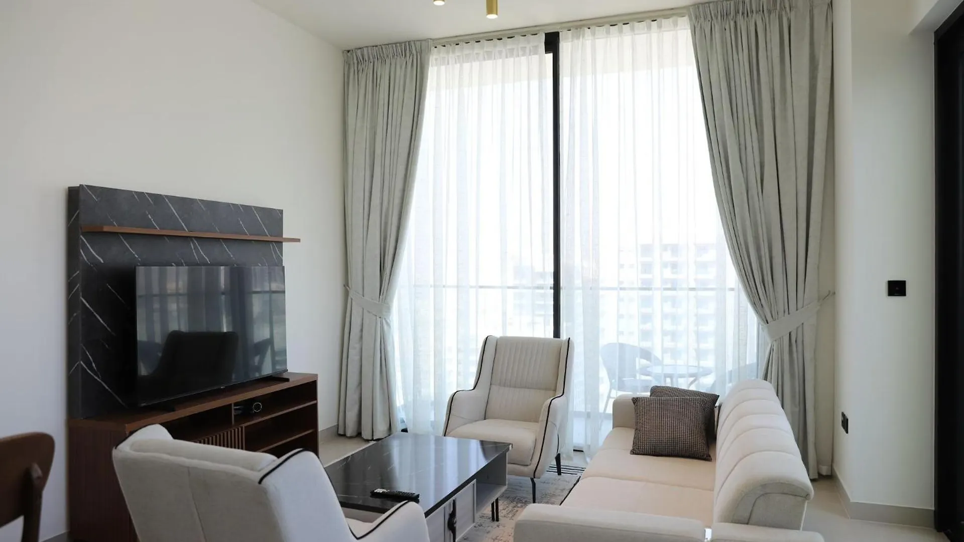 Serene Dubai Apartment With Private Indoor Pool 0*,