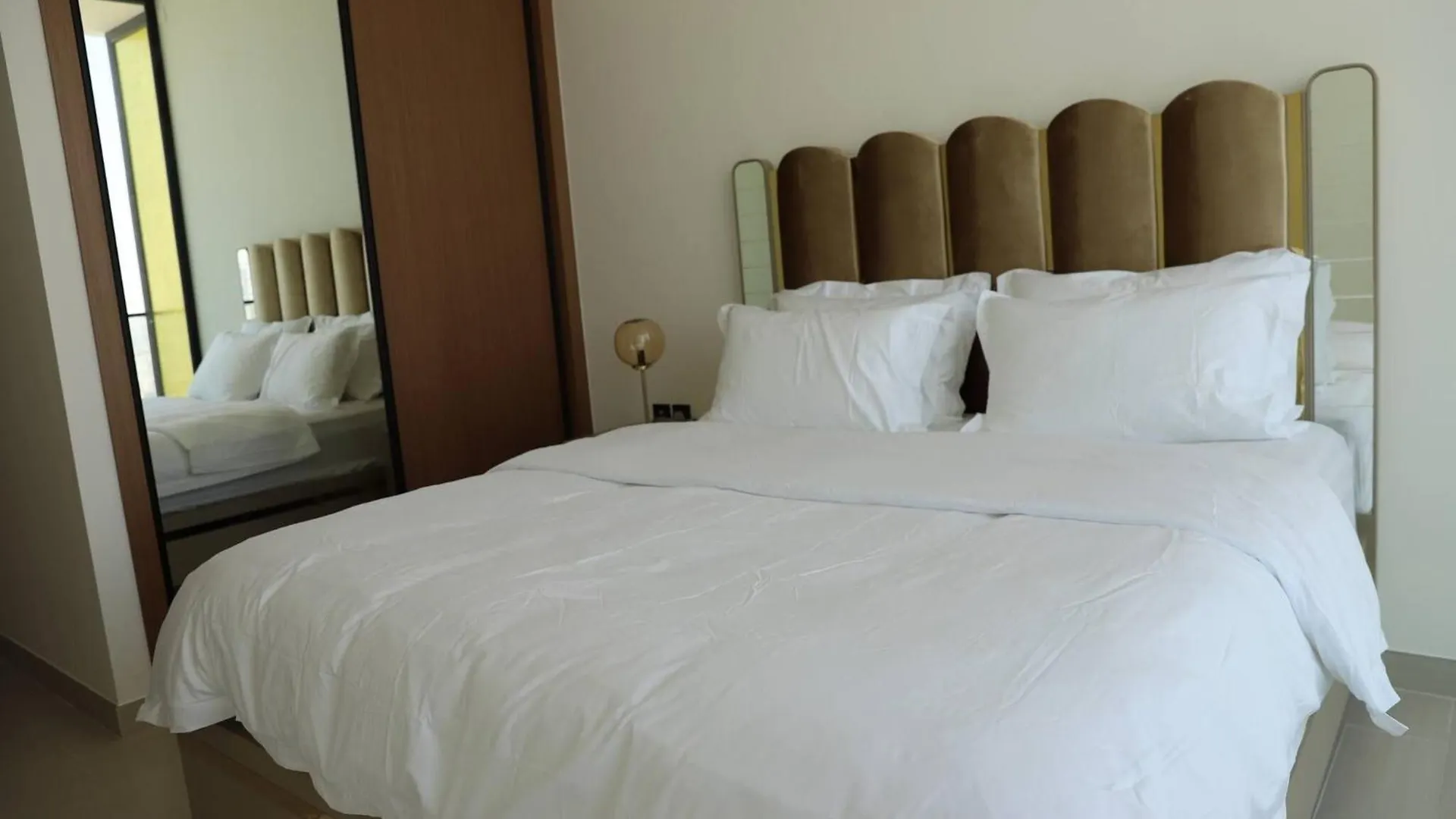 Serene Dubai Apartment With Private Indoor Pool 0*,